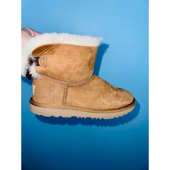 UGG Women's Mini Bailey Bow II boots in the chestnut color kids size 3 - Picture 4 of 6